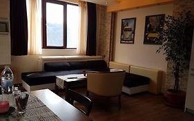 Yana Apartments